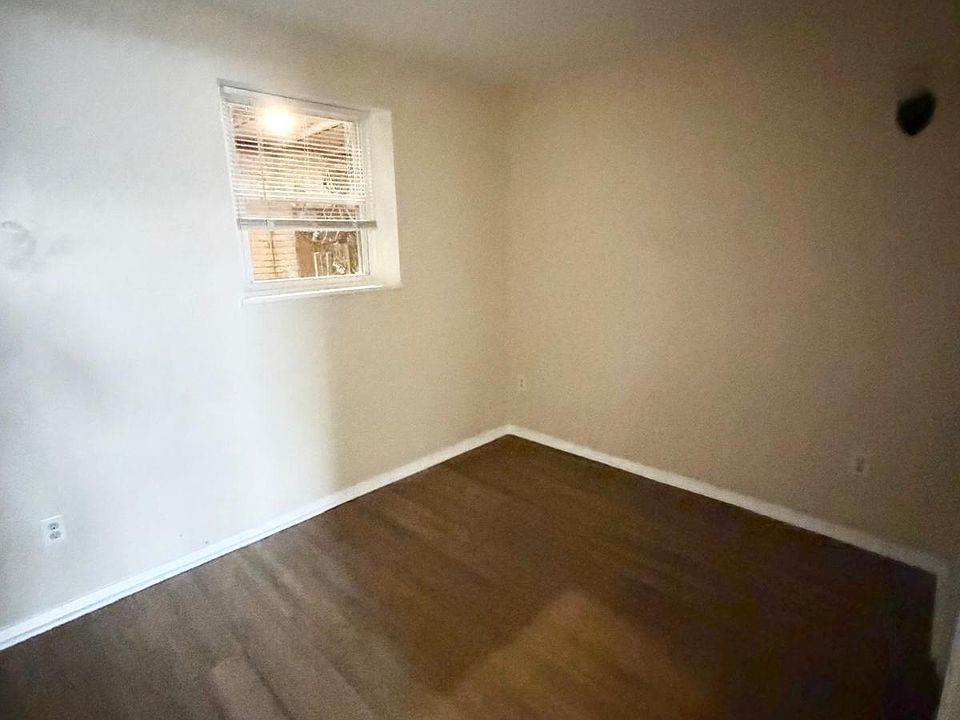 2nd image of 393 Mill Rock Rd #1