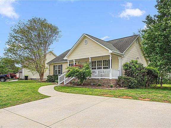 3rd image of 307 Mallard Creek Dr