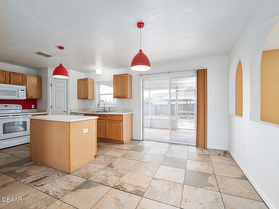 4th image of 2731 SW 161st Loop