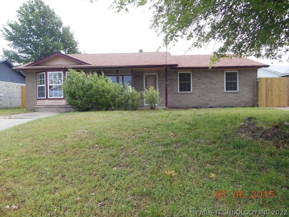1st image of 13821 S Hickory Pl