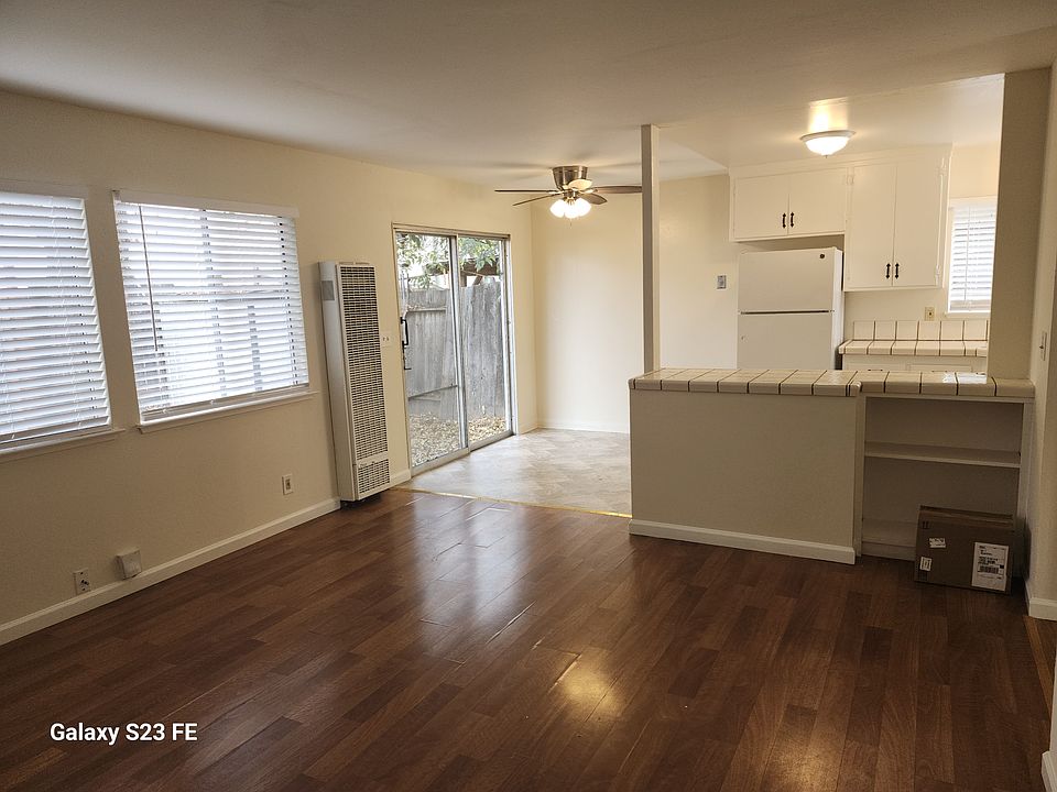 1st image of 3227 Williamsburg Dr #1