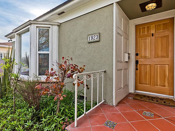 3rd image of 1923 S Crescent Heights Blvd