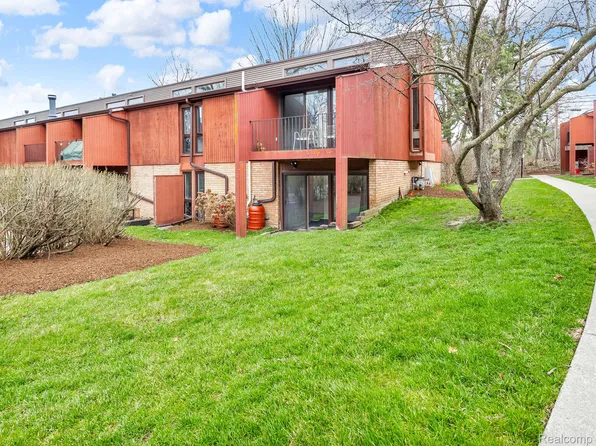 2401 Packard St APT 31D, Ann Arbor, MI 48104