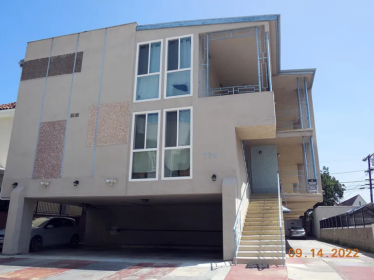 724 S Sycamore Ave #102 — Photo 1