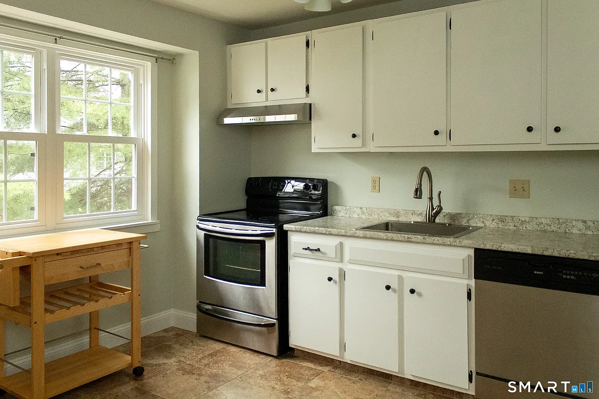 Building Photo - 10 Georgetown Dr #J