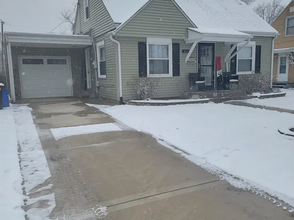 2216 Lawndale Ave, Rockford, IL 61103