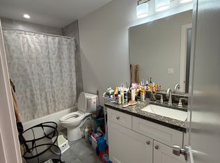 407 Dorchester St APT 107, Roselle, IL 60172