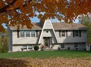 27 Heritage Rd, Clinton Corners, NY 12514