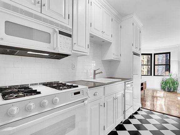 3rd image of 345 E 52nd St APT 9E