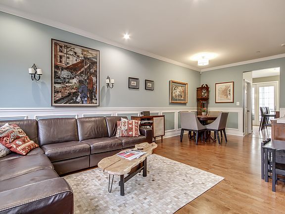 2nd floor: Living Room