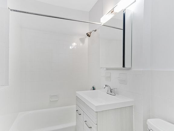 5th image of 9 W 64th St APT 4D