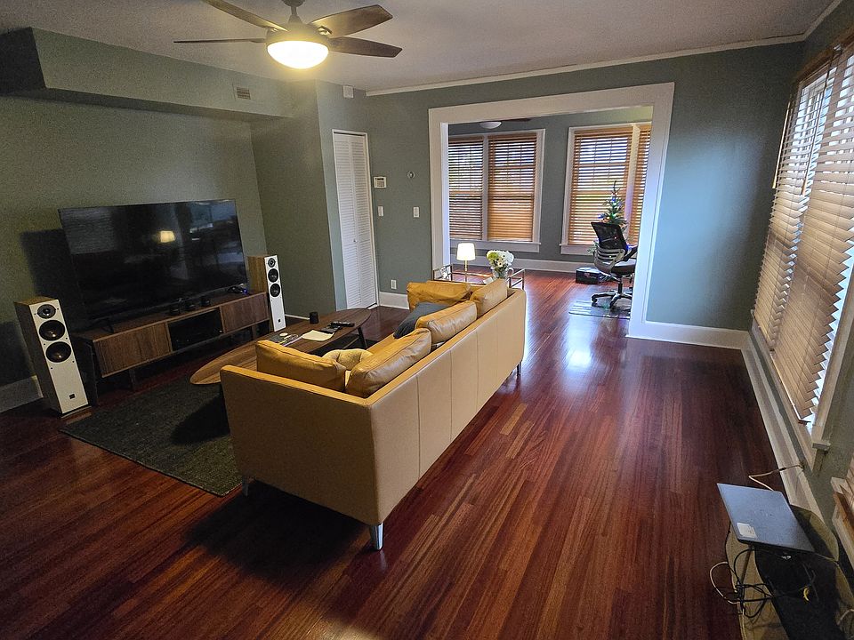 1st image of 242 1/2 10th Ave NE APT A