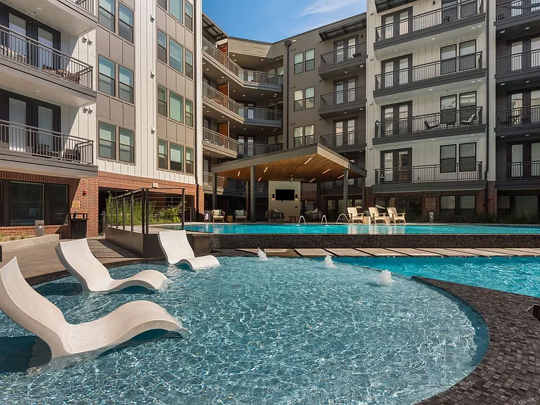 Troubadour Apartments — Photo 7