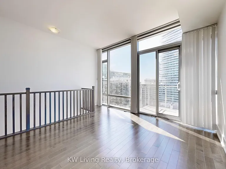 39 Queens Quay E #940 — Photo 10