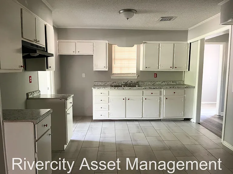 1848 Baldwin Ave — Photo 8