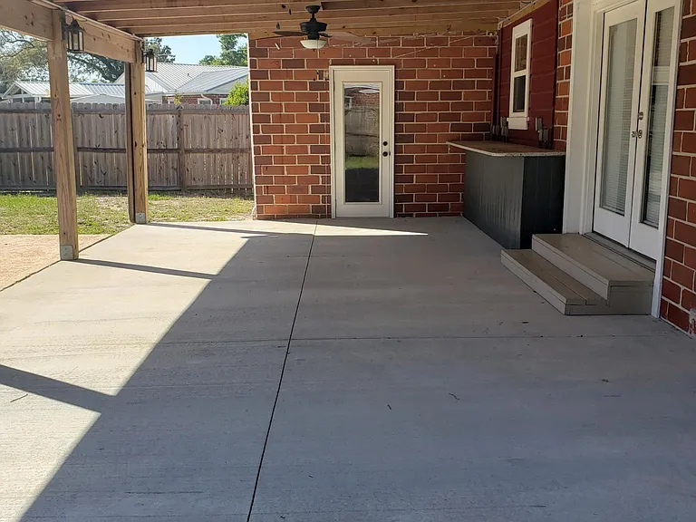 303 S Bonita Ave — Photo 11