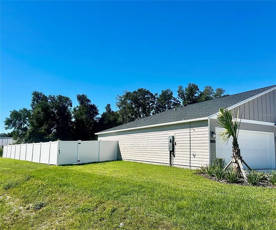 4 bed, 2.0 bath, 1824 sqft, $2,450 — Photo 2