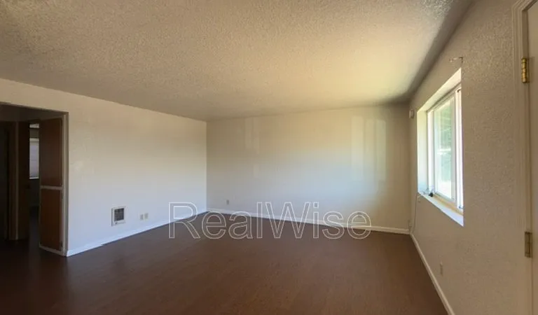415 W 1st Ave — Photo 12
