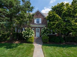 912 Plymouth St, Pelham, NY 10803