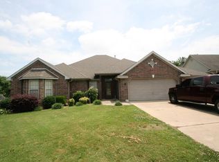 1738 Greystone Pl, Springdale, AR 72762