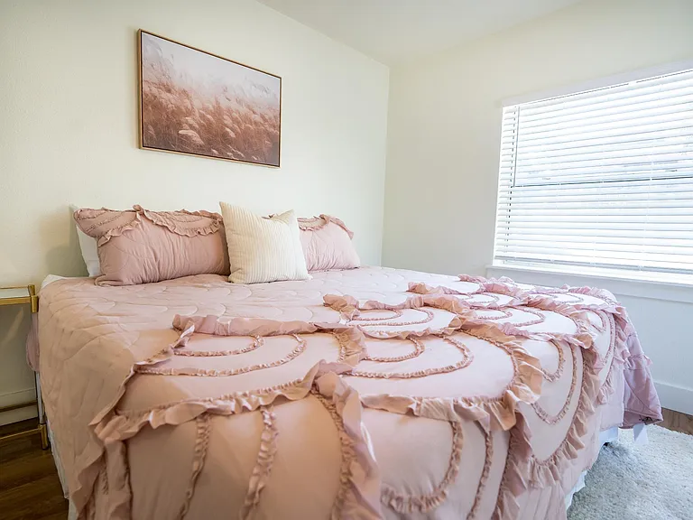 2160 Riverside Ave #7 — Photo 8