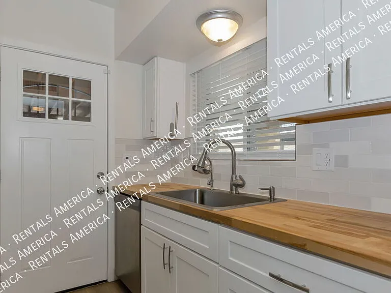 1816 E Iowa St — Photo 6