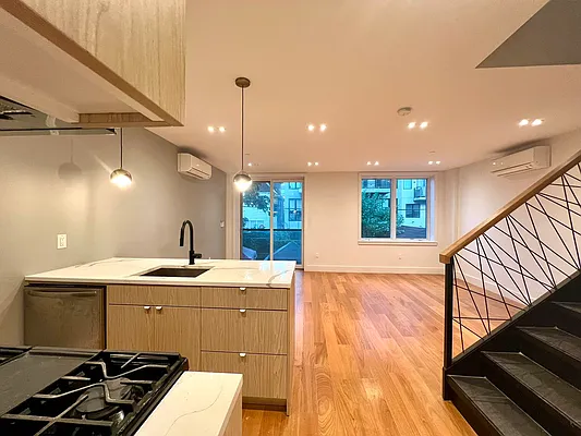 Rented by EXR | media 2