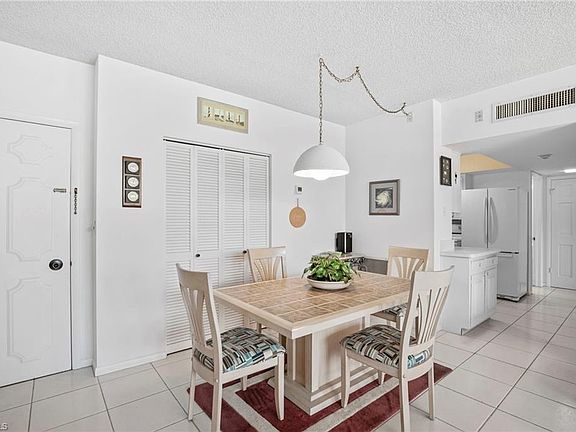 4th image of 220 Seaview CT #313