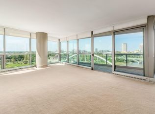 1 Miranova Pl APT 825, Columbus, OH 43215