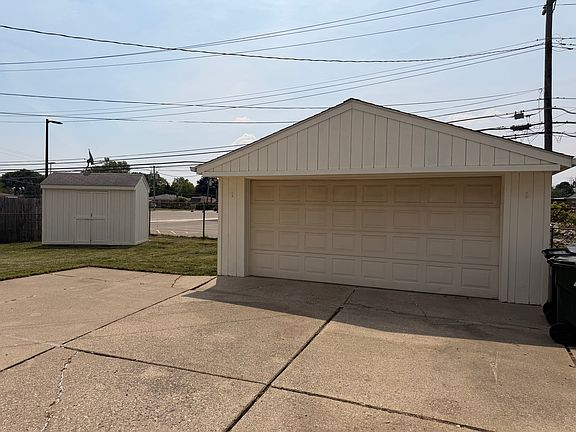 3rd image of 12836 Pomona Dr