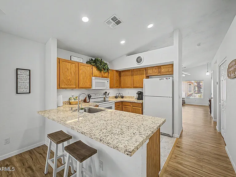 1120 N Val Vista Dr #95 — Photo 2