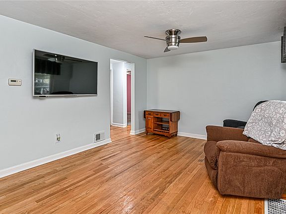 2nd image of 1337 Hamilton Rd