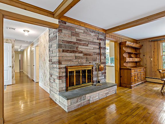 4th image of 180 Pond View Drive