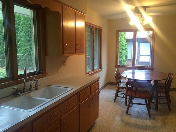 5th image of 604 N Terry Dr