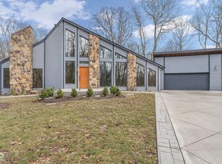 785 Pineview Dr, Zionsville, IN 46077