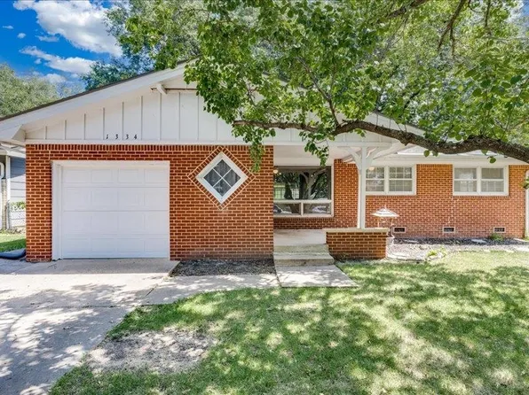 1334 N Lakeview Dr, Derby, KS 67037