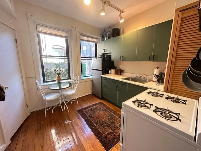 13 Charter St #4F — Photo 7