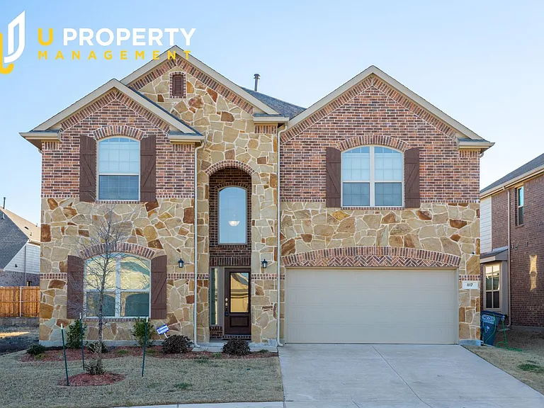 817 Black Hawk Dr — Photo 1