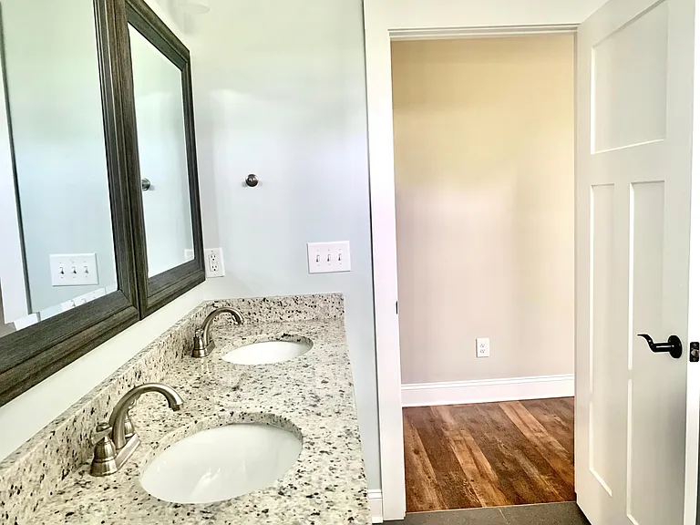 620 W Markham Ave #A — Photo 10