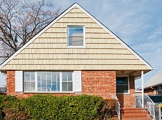 13707 Negundo Ave, Flushing, NY 11355