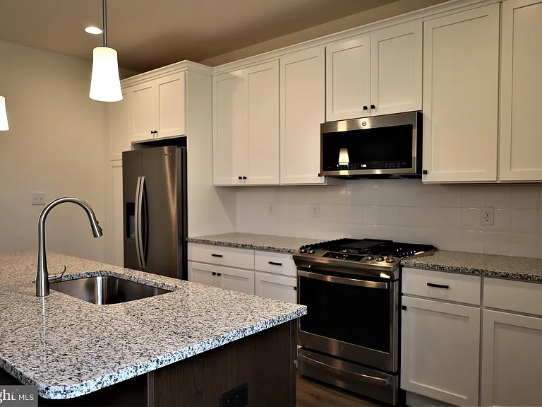 61 Becker Dr — Photo 17