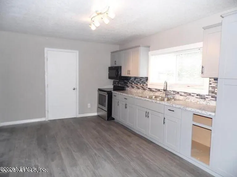 8140 Mariner St — Photo 5