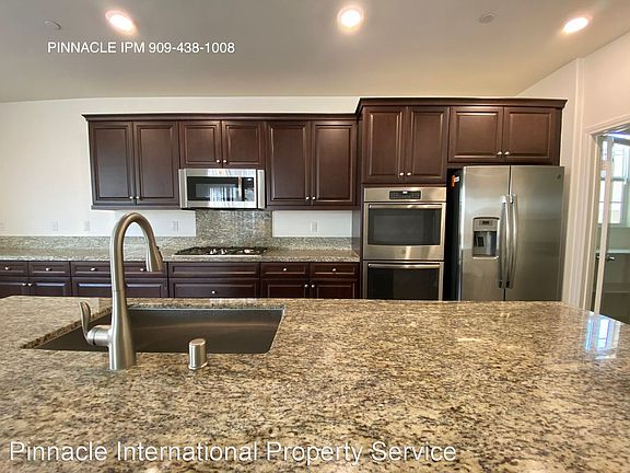 3rd image of 3255 E Yosemite Dr