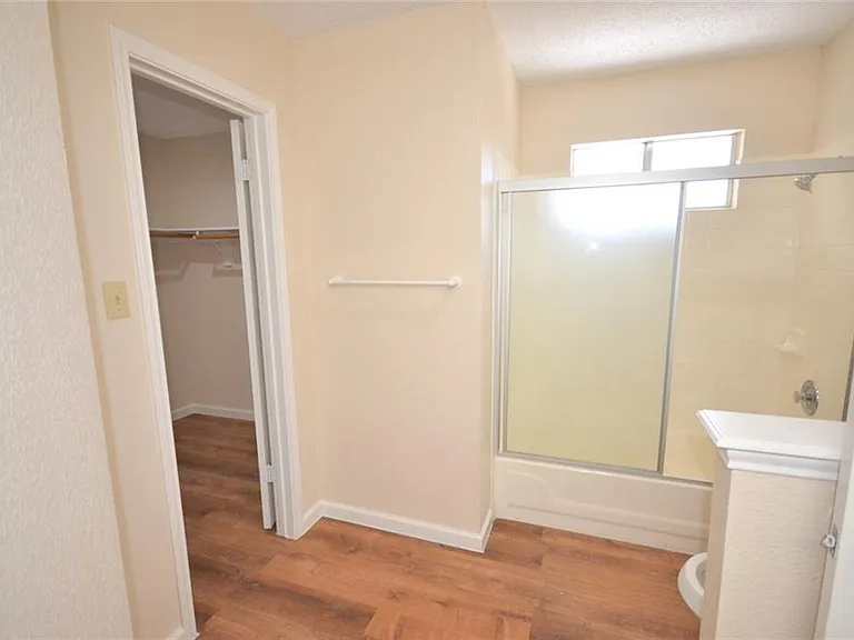 13903 Lothian Dr — Photo 22