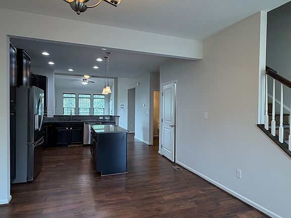 4th image of 122 E General Grey Ct