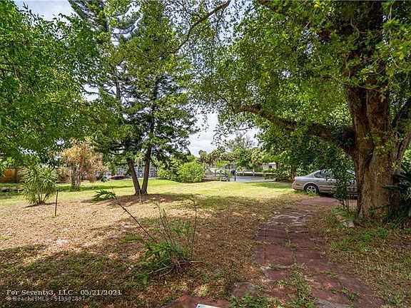 5th image of 4400 SW 27th Ave