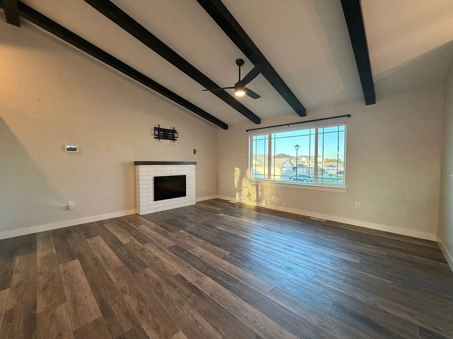 New Price: $2,800 | 4 Bedroom 3 Bath | Large Garage | 2,100 Sq Ft — Photo 2