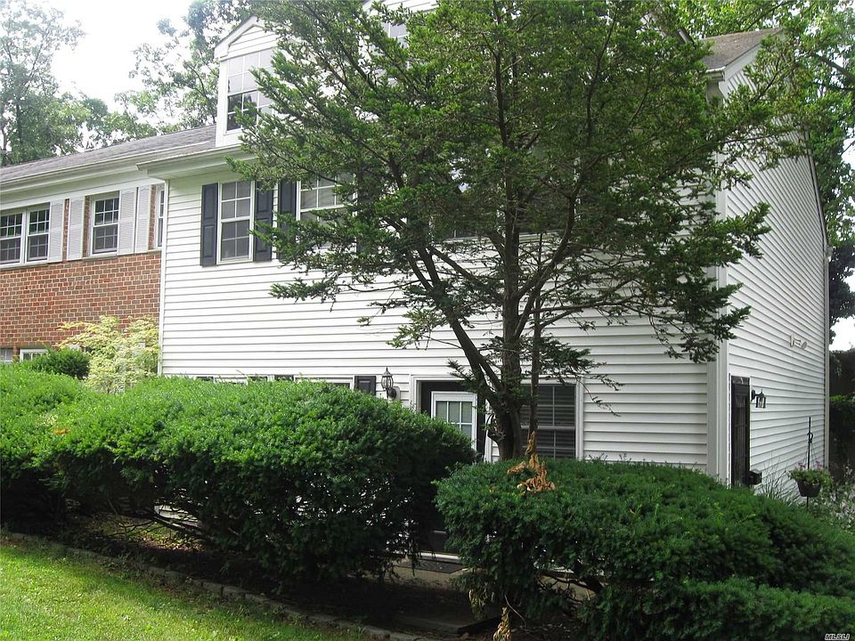 1st image of 702 Towne House Vlg