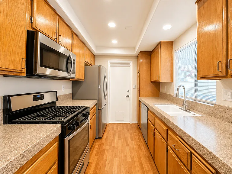 1629 Windmill Ln #E — Photo 15