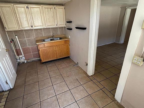 3rd image of 3322 Bisbee Ave #1